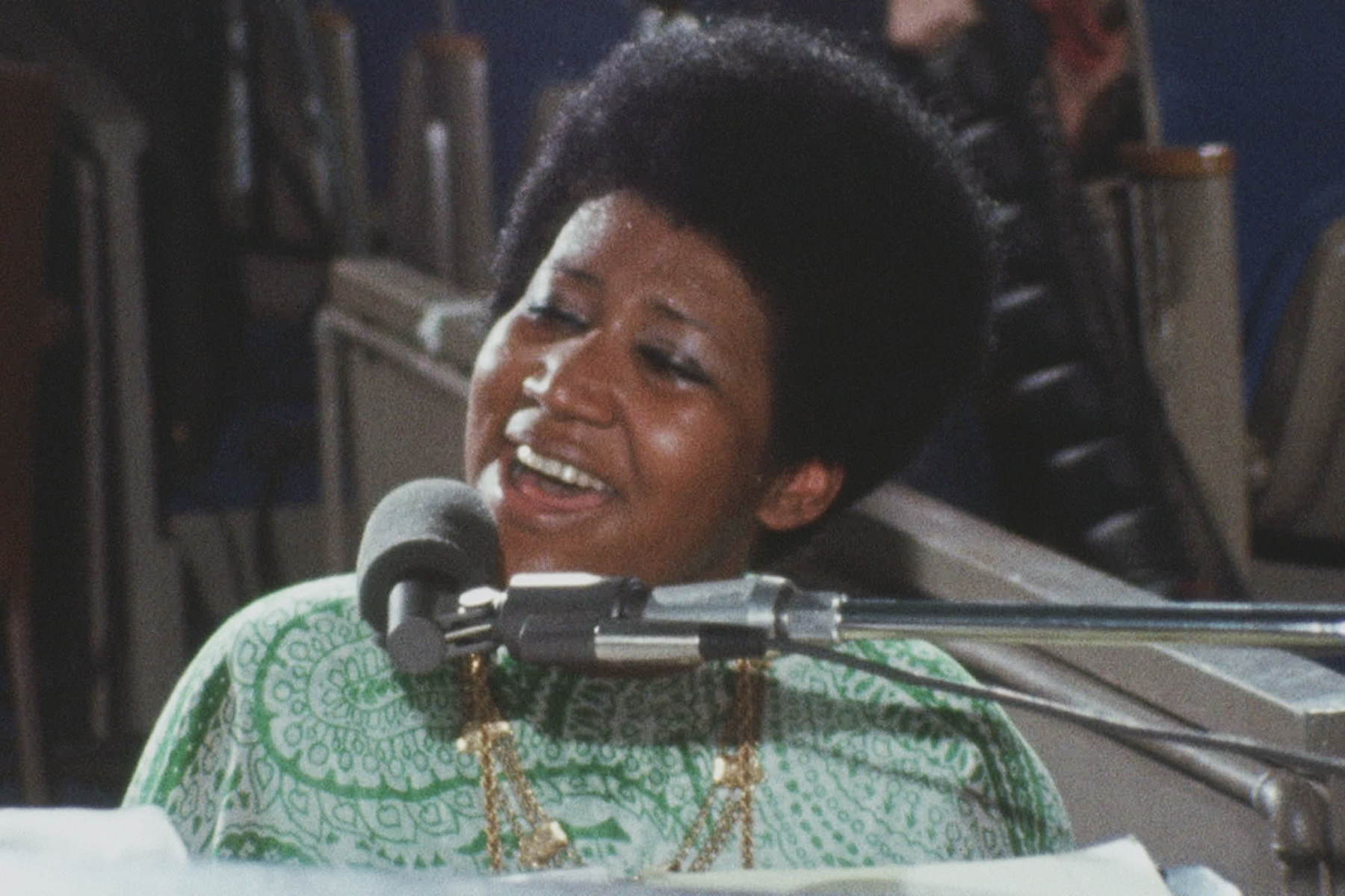 Still of Aretha Franklin singing from Amazing Grace